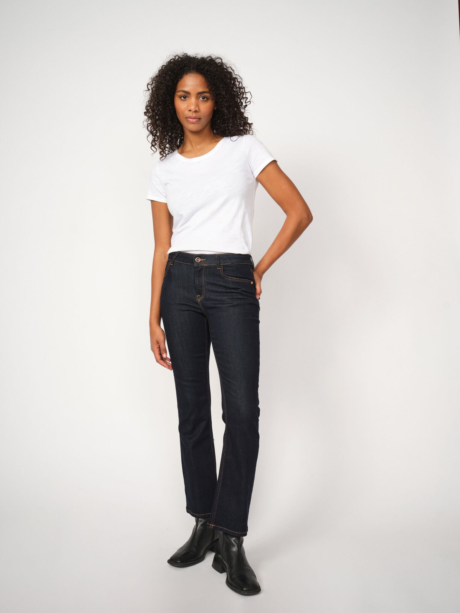 Modelshot / Dark Blue / Detail